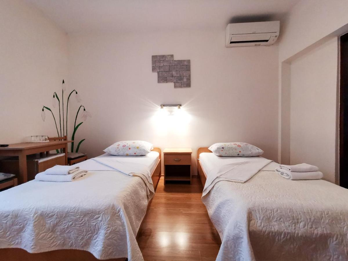 Guest House Il Giardino Duplancic Split Buitenkant foto